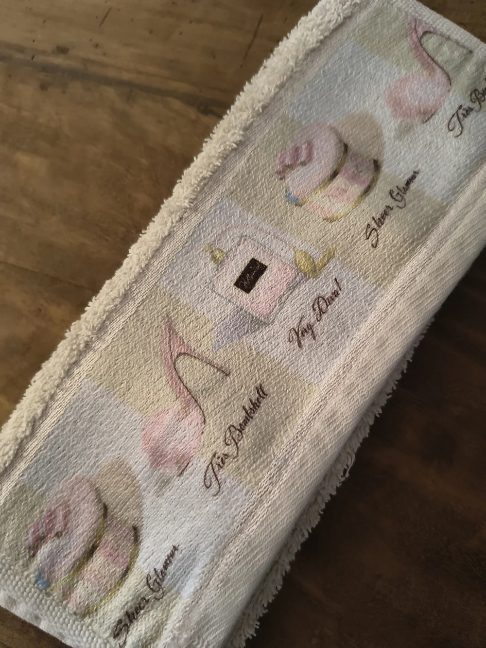 Hand Towel Pair with Pink Fashion Motif
